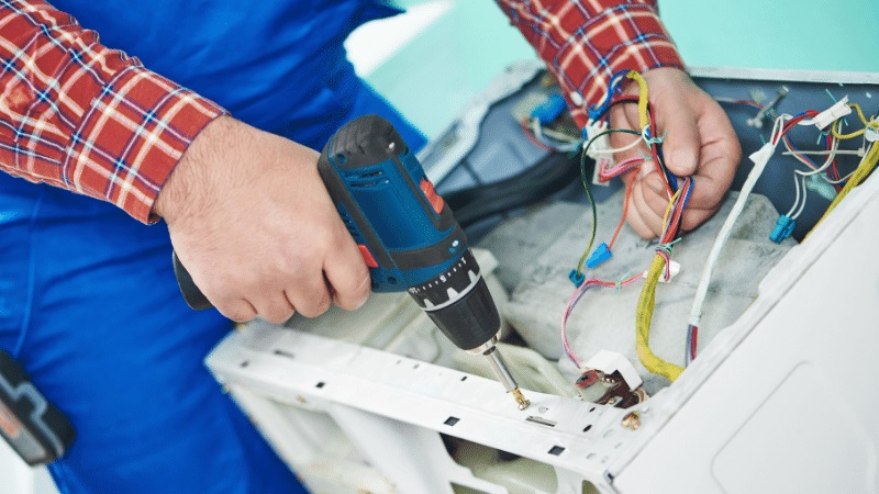 Akhisar Ariston Ariston çamaşır makinesi kart tamiri – Su almama arızası orijinal parça ile giderildi. - Teknik servis örneği